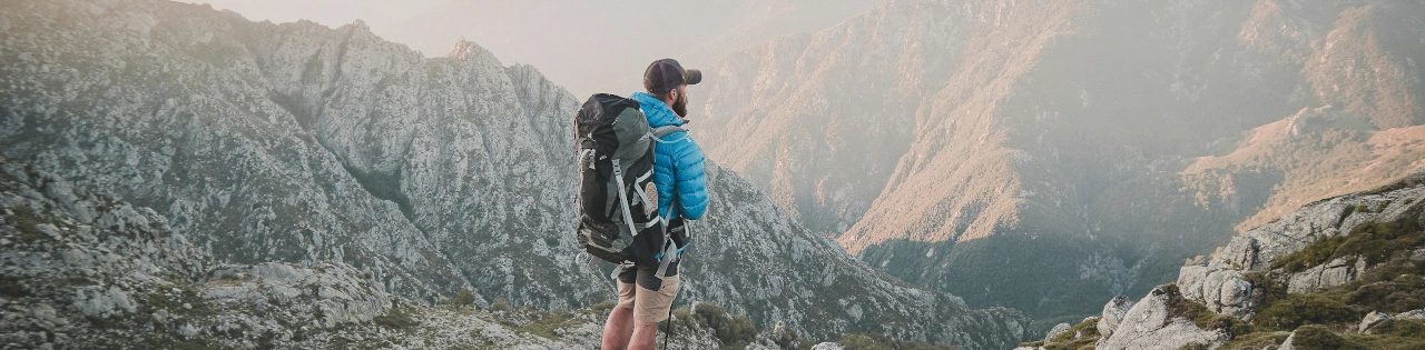 Explora al Aire Libre: 11 Marcas Sostenibles de Mochilas